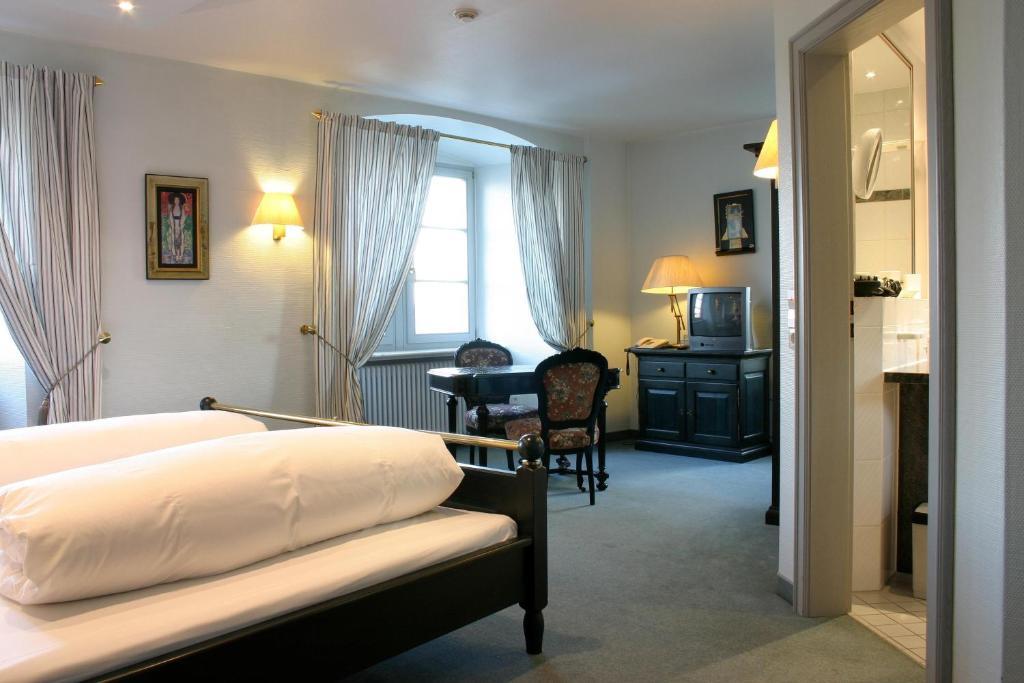 Schloss Neuburg Hotel Mosbach  Habitación foto