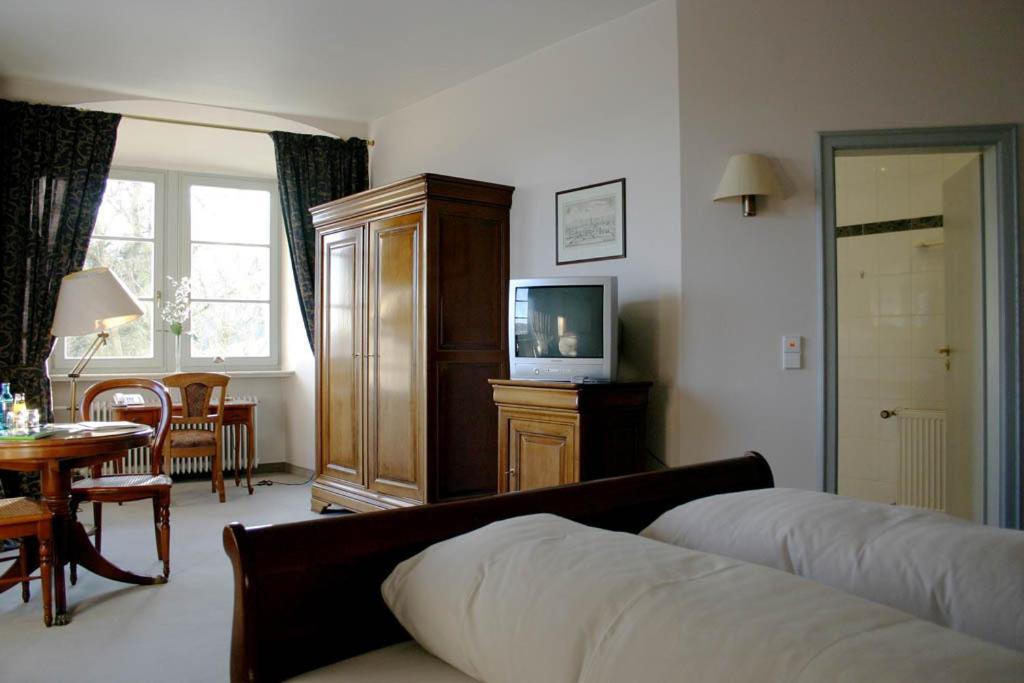 Schloss Neuburg Hotel Mosbach  Habitación foto
