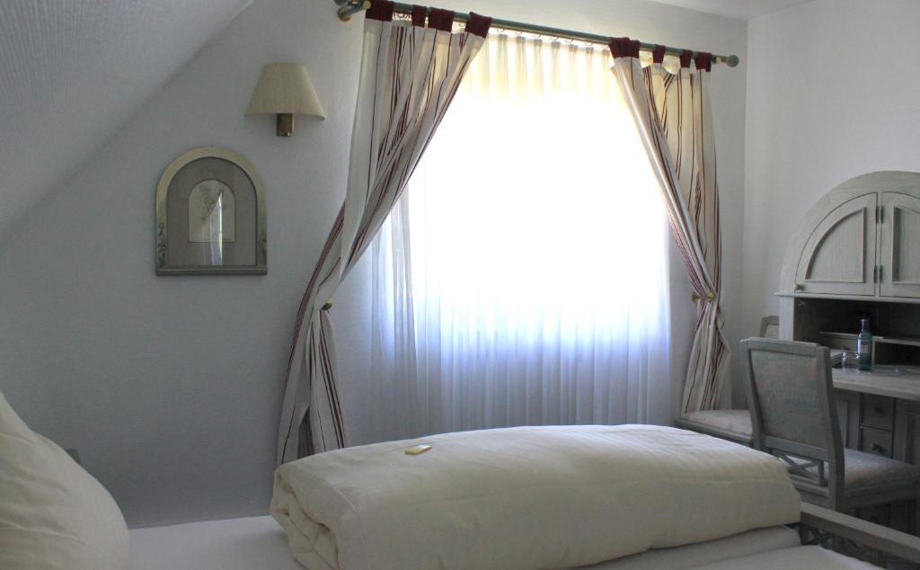 Schloss Neuburg Hotel Mosbach  Habitación foto